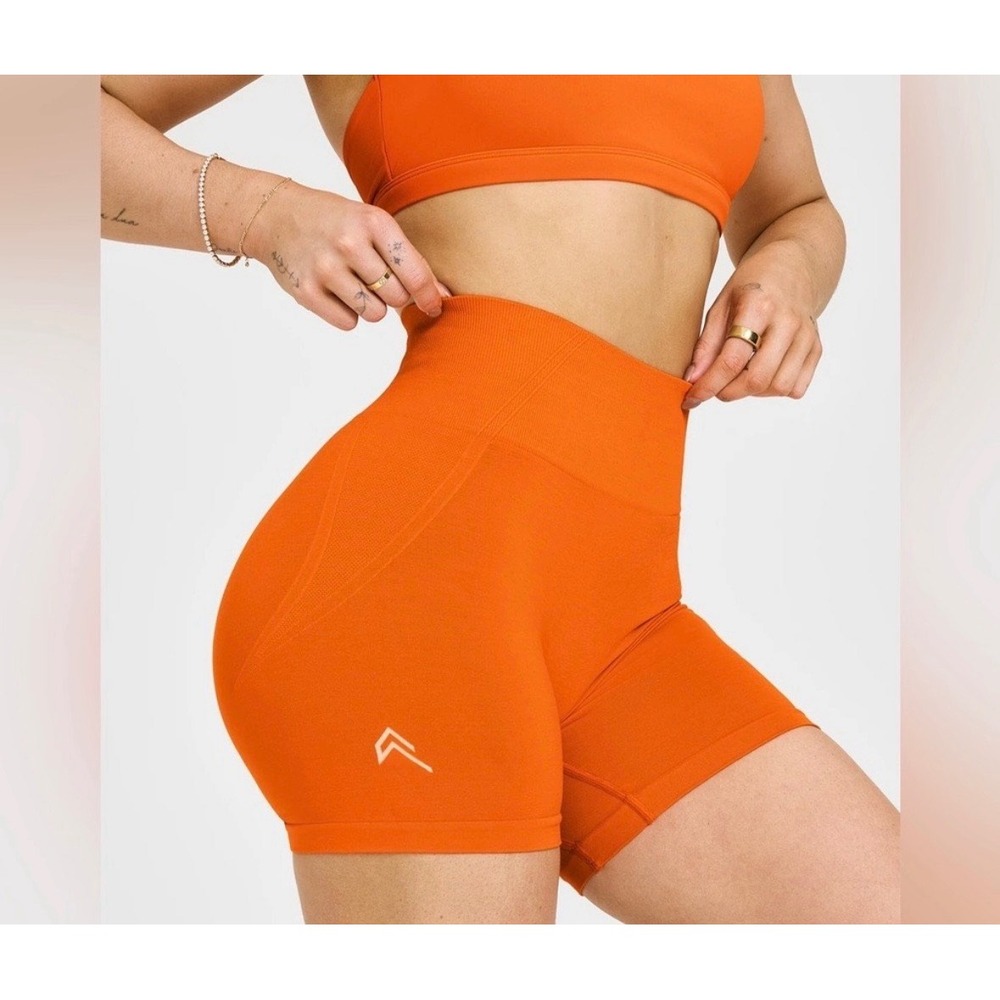 ONER ACTIVE EFFORTLESS SEAMLESS SHORTS‎ IN
Orange
